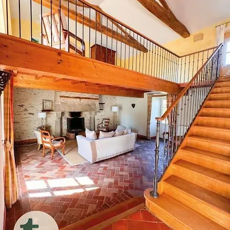 Casa de Férias Tranquiloue - Maison De Charme à La Campagne - Puydufou *